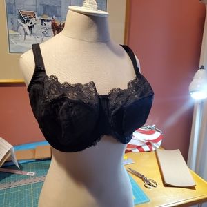 Black bra 38FF